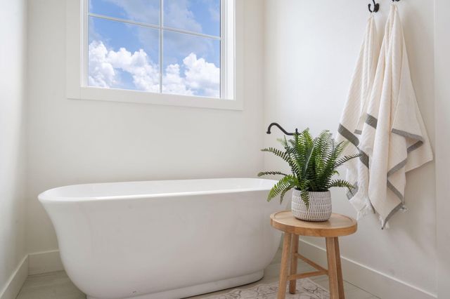 893 Hidden Springs Lane, Reeds Spring, MO 65737