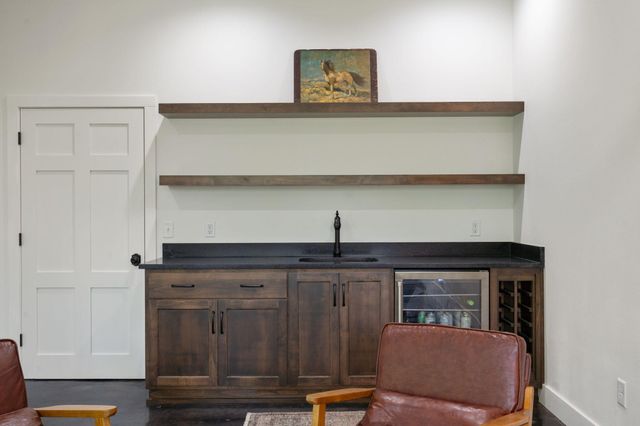 893 Hidden Springs Lane, Reeds Spring, MO 65737