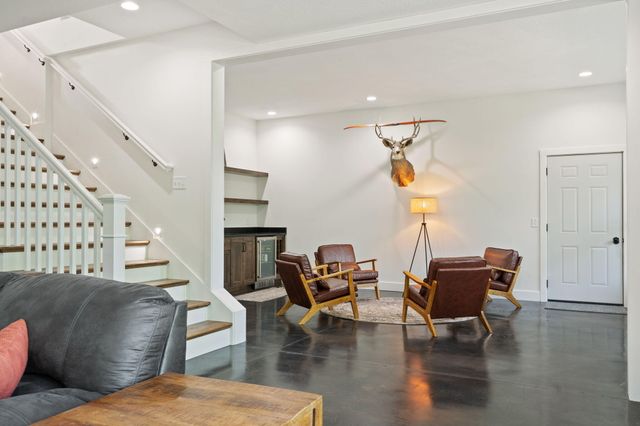 893 Hidden Springs Lane, Reeds Spring, MO 65737