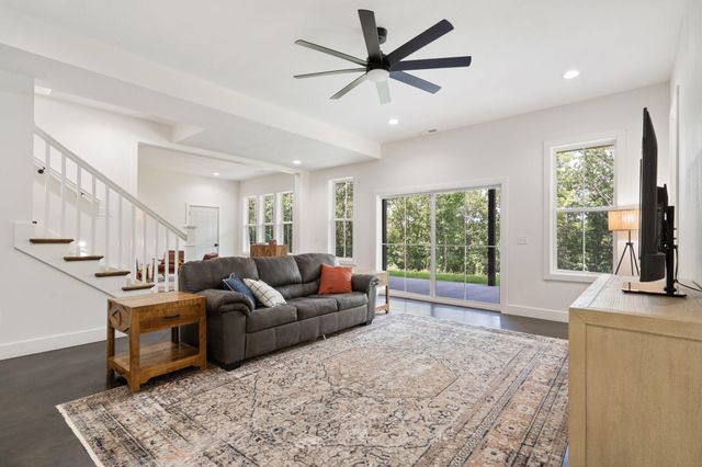 893 Hidden Springs Lane, Reeds Spring, MO 65737