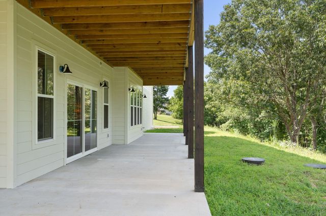 893 Hidden Springs Lane, Reeds Spring, MO 65737