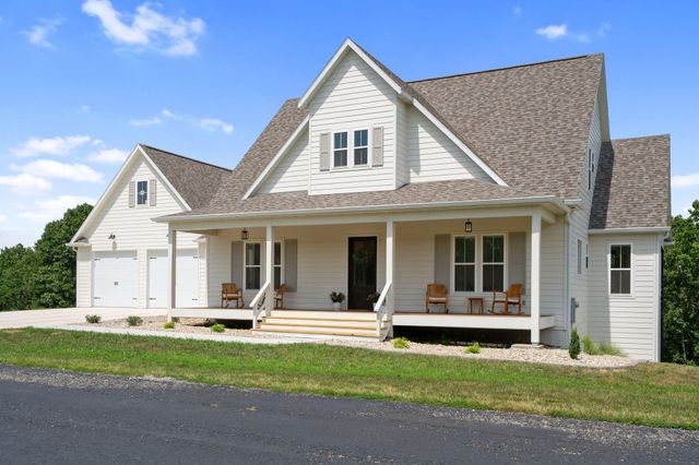 893 Hidden Springs Lane, Reeds Spring, MO 65737