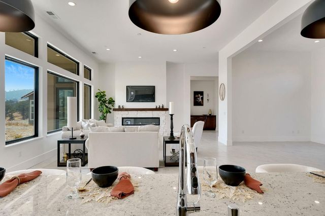 111 Quail Covey Ct, Copperopolis, CA 95228