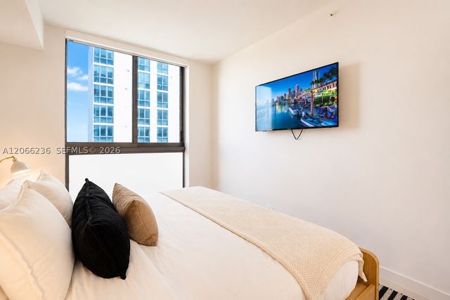 11 NE 6th St 212, Miami, FL 33132