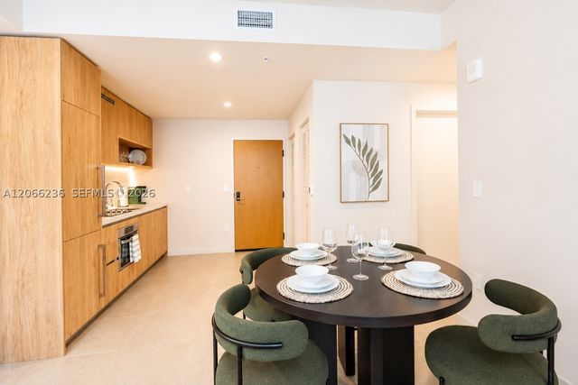 11 NE 6th St 212, Miami, FL 33132