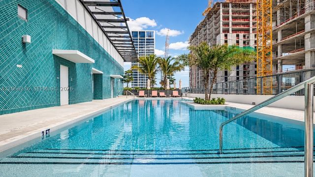 11 NE 6th St 212, Miami, FL 33132