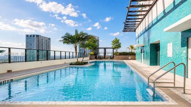 11 NE 6th St 212, Miami, FL 33132
