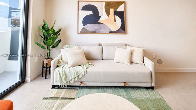 11 NE 6th St 212, Miami, FL 33132