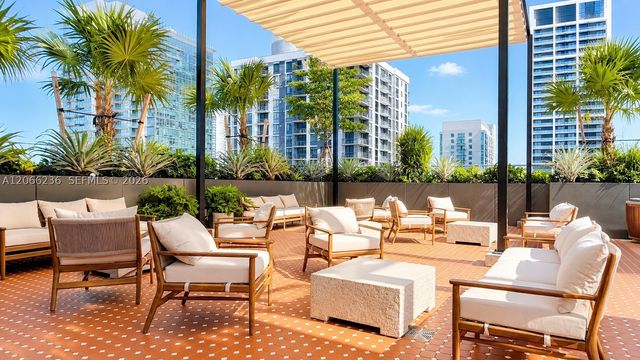 11 NE 6th St 212, Miami, FL 33132