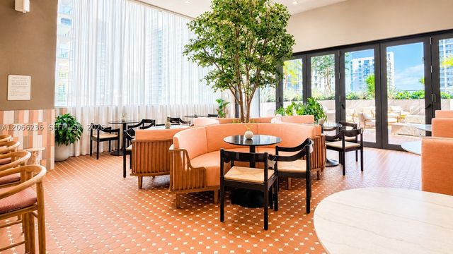 11 NE 6th St 212, Miami, FL 33132