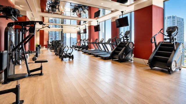 11 NE 6th St 212, Miami, FL 33132