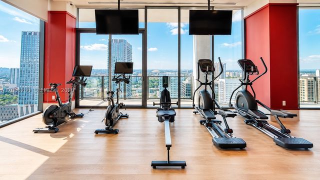 11 NE 6th St 212, Miami, FL 33132