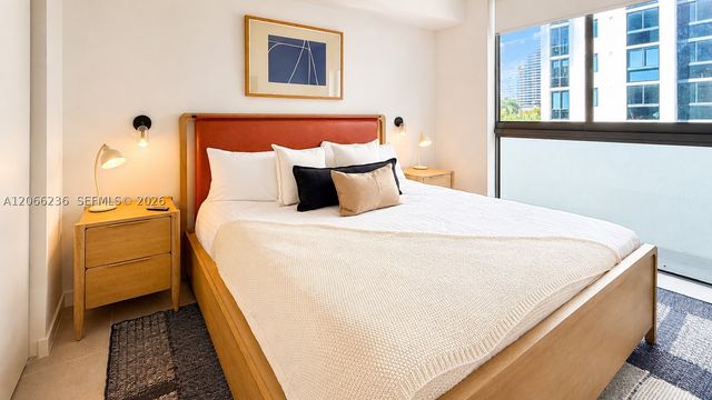 11 NE 6th St 212, Miami, FL 33132