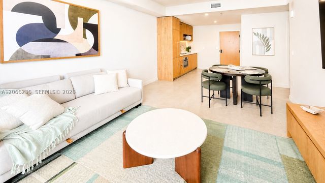 11 NE 6th St 212, Miami, FL 33132
