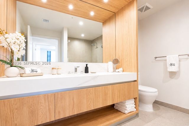11 NE 6th St 212, Miami, FL 33132