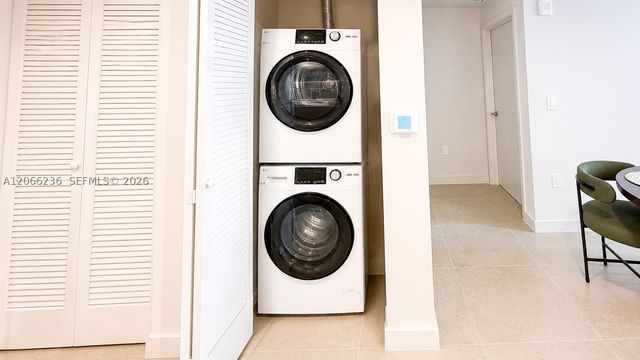 11 NE 6th St 212, Miami, FL 33132