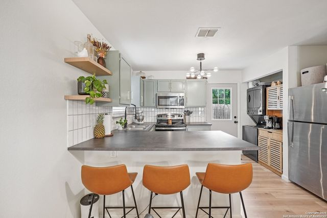 121 S Plant Ave Apt 401, Boerne, TX 78006