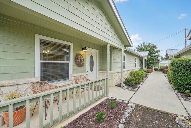 121 S Plant Ave Apt 401, Boerne, TX 78006