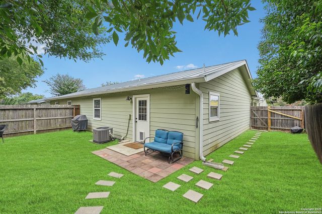121 S Plant Ave Apt 401, Boerne, TX 78006