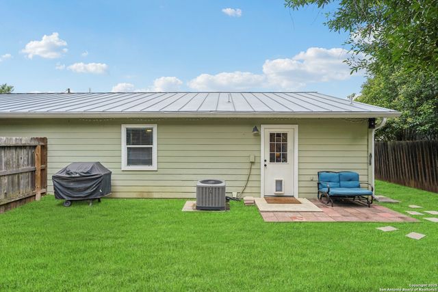 121 S Plant Ave Apt 401, Boerne, TX 78006