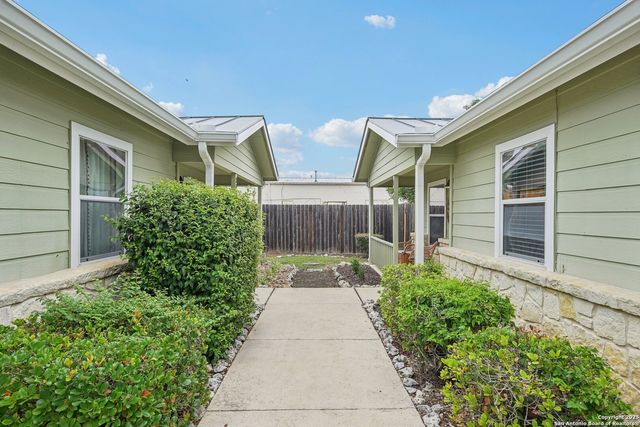 121 S Plant Ave Apt 401, Boerne, TX 78006