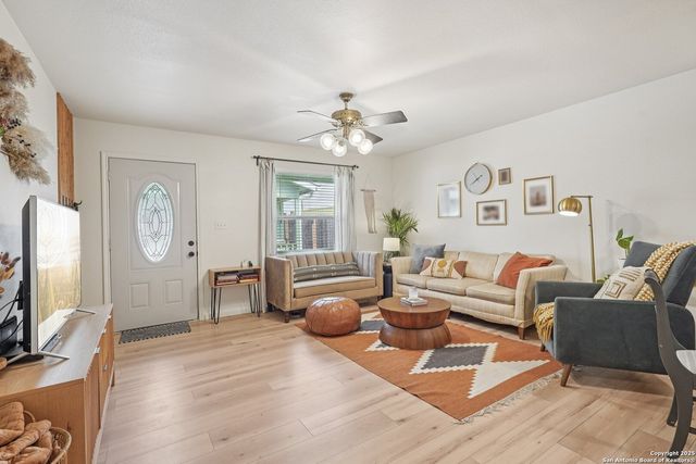 121 S Plant Ave Apt 401, Boerne, TX 78006