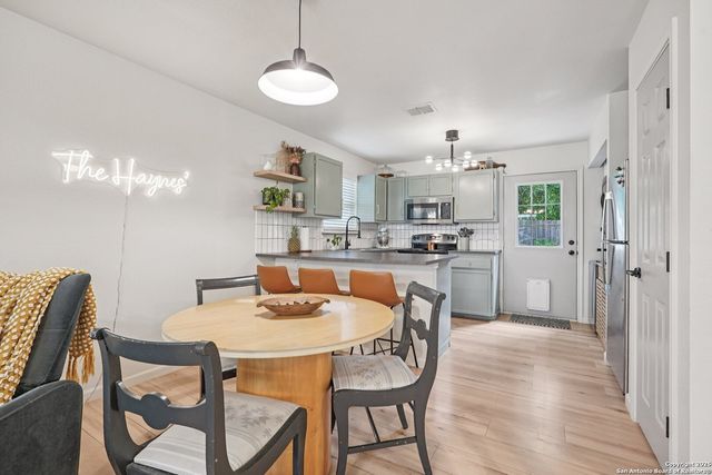 121 S Plant Ave Apt 401, Boerne, TX 78006