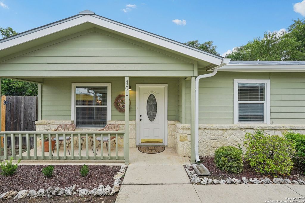 121 S Plant Ave Apt 401, Boerne, TX 78006