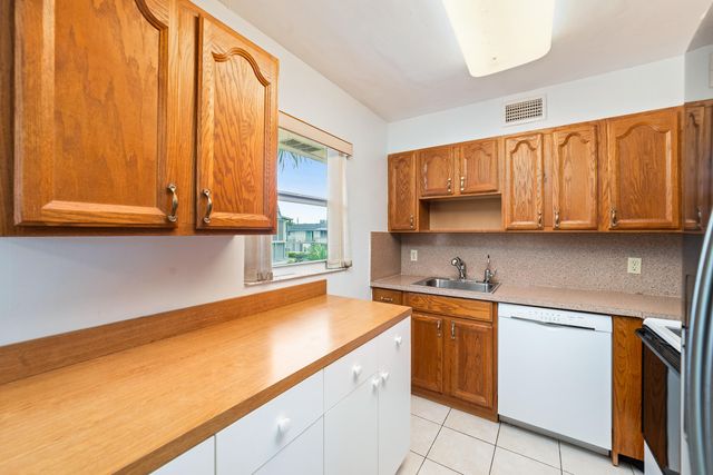 560 Brittany L, Delray Beach, FL 33446