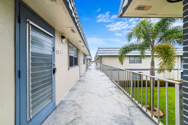 560 Brittany L, Delray Beach, FL 33446