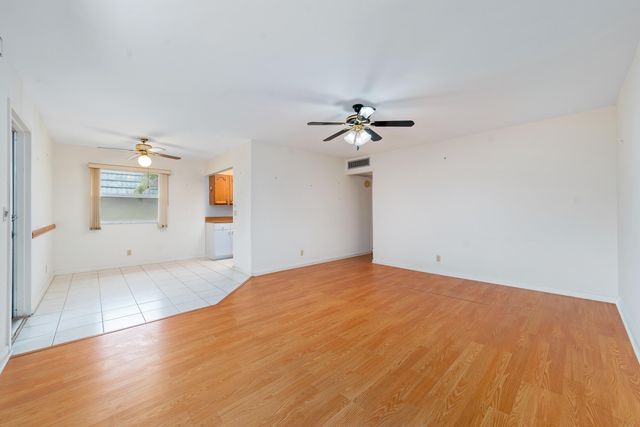 560 Brittany L, Delray Beach, FL 33446