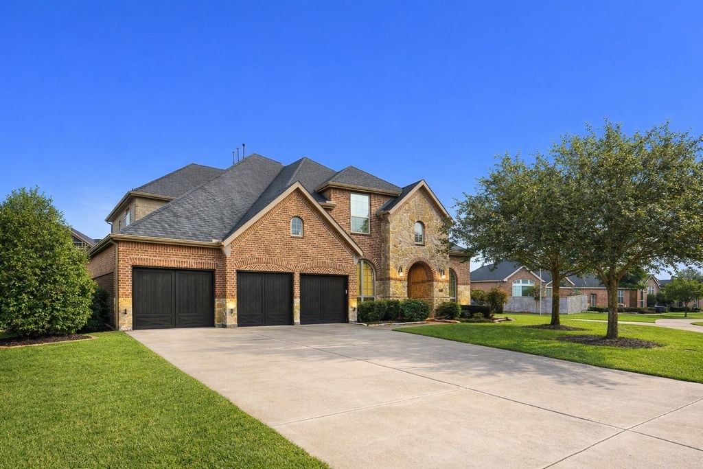 Image 1 of property listing at 27827 Walsh Crossing Drive, Katy, TX 77494