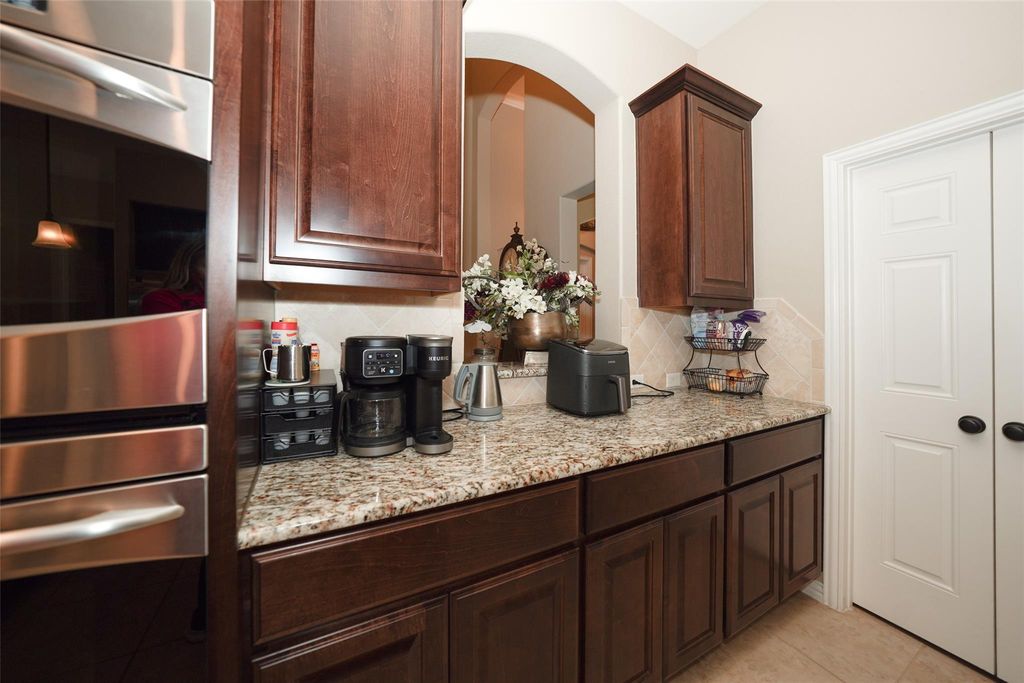 Image 11 of property listing at 27827 Walsh Crossing Drive, Katy, TX 77494