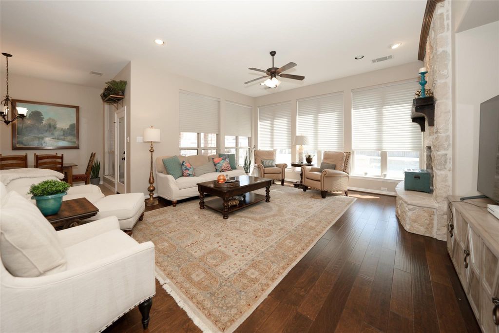 Image 15 of property listing at 27827 Walsh Crossing Drive, Katy, TX 77494