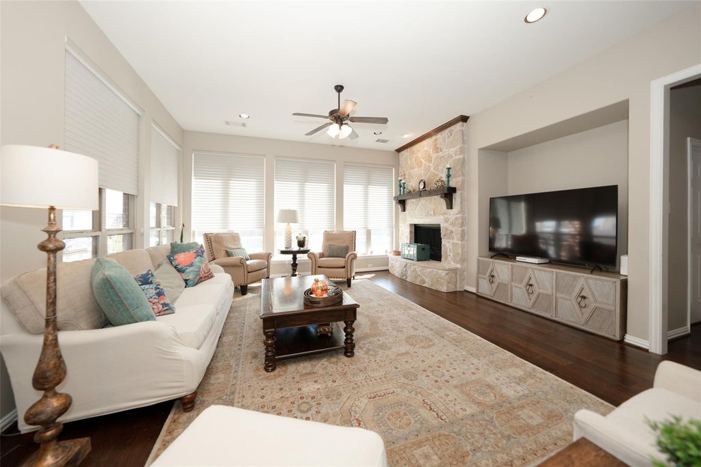 Image 16 of property listing at 27827 Walsh Crossing Drive, Katy, TX 77494