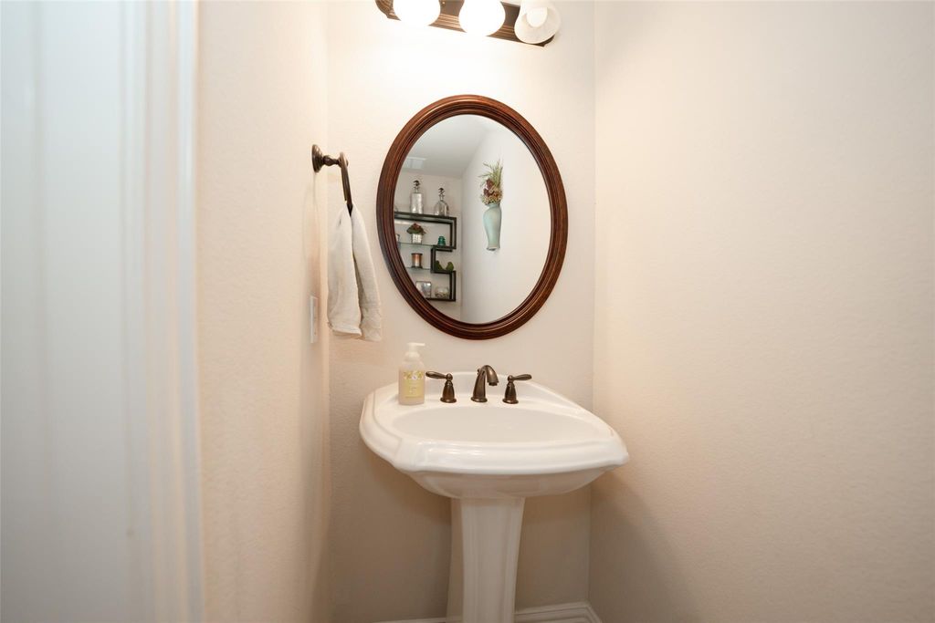 Image 19 of property listing at 27827 Walsh Crossing Drive, Katy, TX 77494