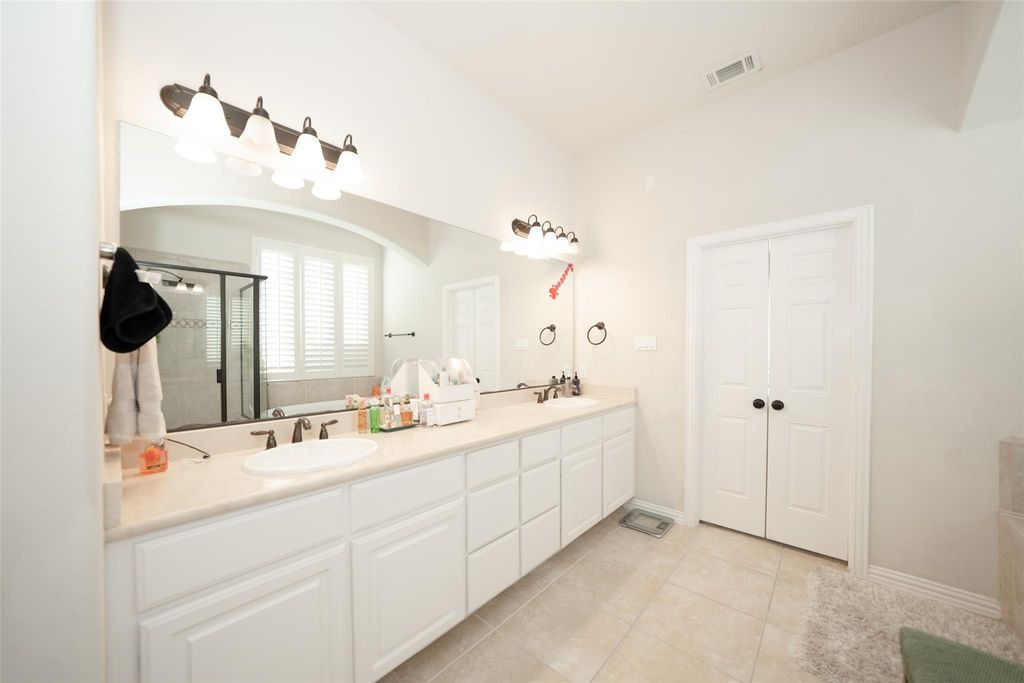 Image 21 of property listing at 27827 Walsh Crossing Drive, Katy, TX 77494