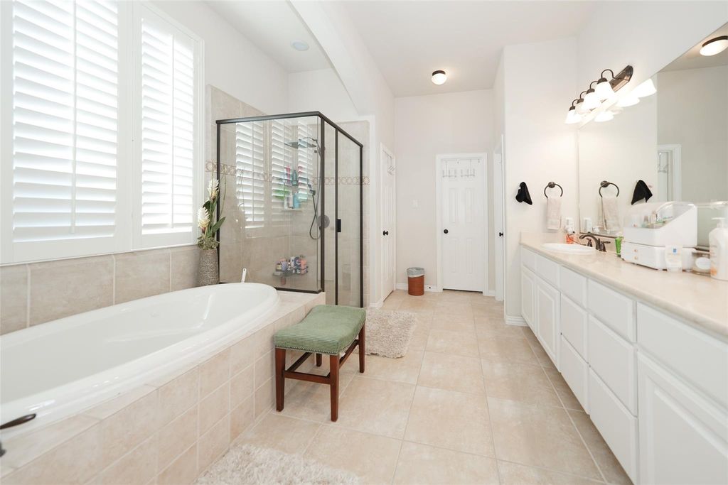 Image 23 of property listing at 27827 Walsh Crossing Drive, Katy, TX 77494