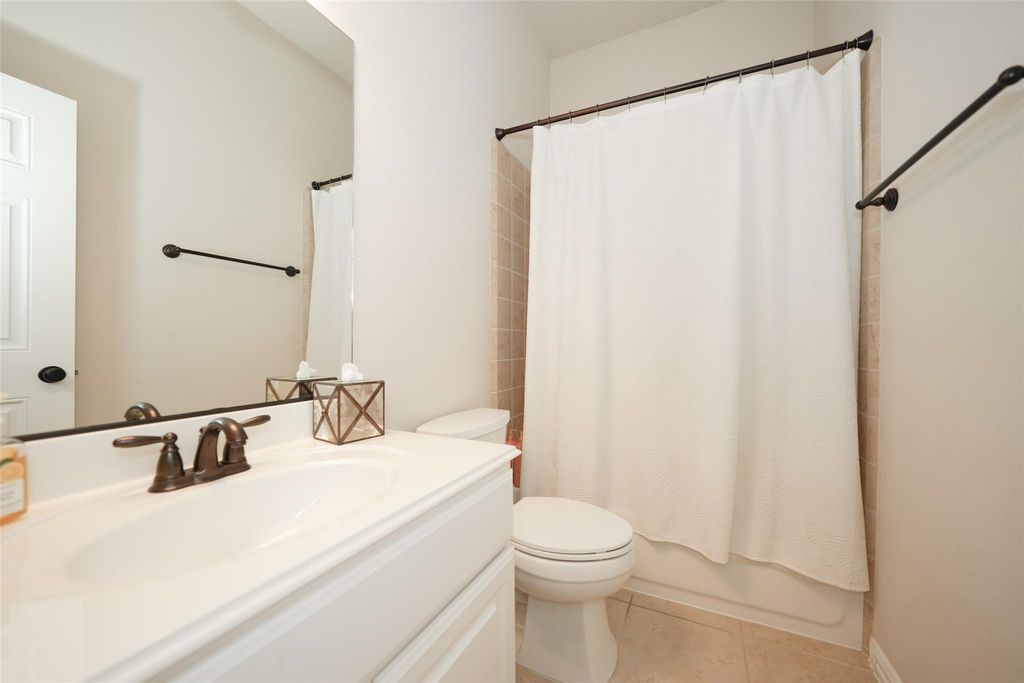 Image 25 of property listing at 27827 Walsh Crossing Drive, Katy, TX 77494