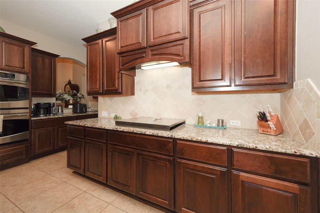 Image 9 of property listing at 27827 Walsh Crossing Drive, Katy, TX 77494