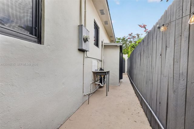 1871 SW 23rd St, Miami, FL 33145