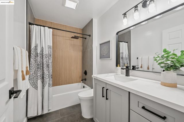 93 Bayside Ct, Richmond, CA 94804