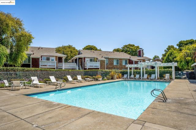 93 Bayside Ct, Richmond, CA 94804