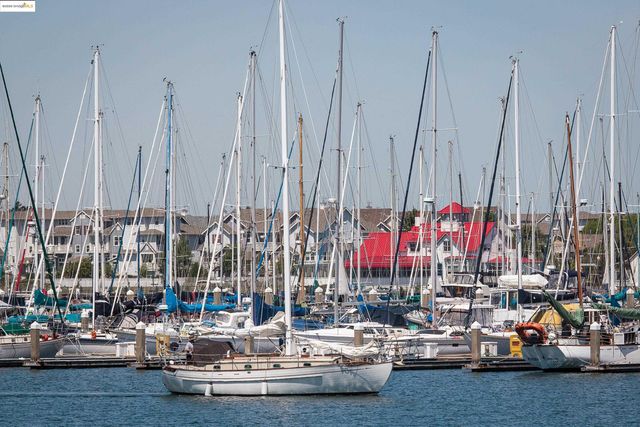 93 Bayside Ct, Richmond, CA 94804