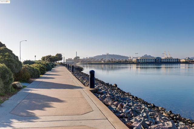 93 Bayside Ct, Richmond, CA 94804