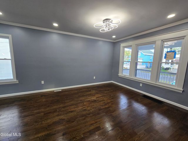 6 Elbert Street, Schenectady, NY 12304