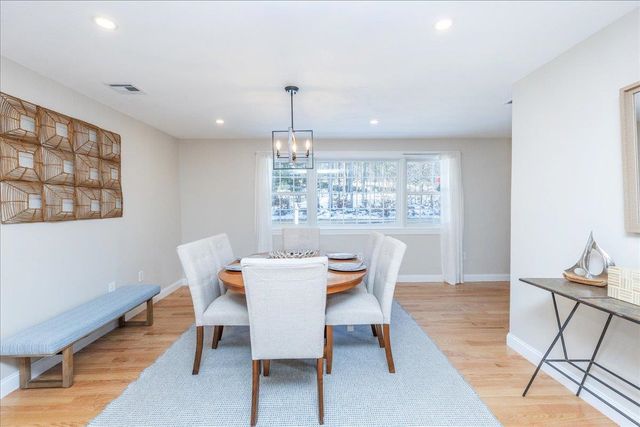 85 East Road, Atkinson, NH 03811