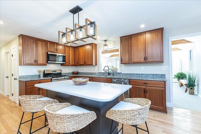 85 East Road, Atkinson, NH 03811