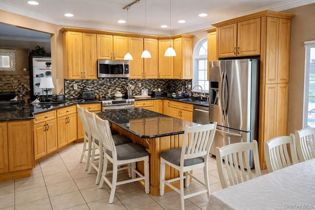 850 Linstead Lane, North Bellmore, NY 11710