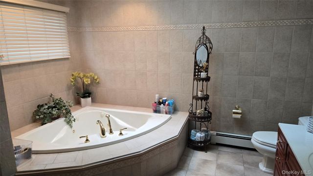 850 Linstead Lane, North Bellmore, NY 11710